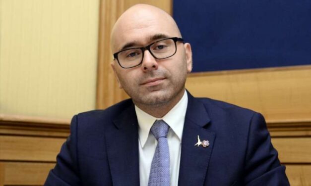 BTP al 30%: la Lega vara il super reddito di cittadinanza per ricchi
