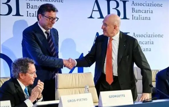 L’Abi chiede un nuovo PNRR alla UE per fronteggiare la crisi in arrivo. Anche i bancari nel “loop” mentale che investimenti in avanzo primario possano far crescere il paese